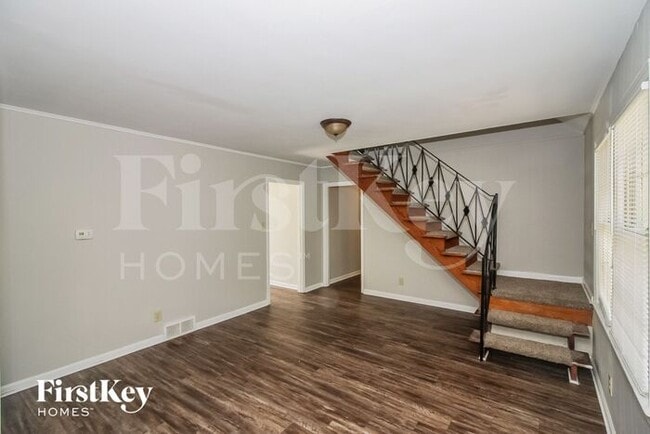 Photo - 2036 St James Dr