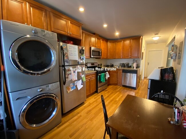 Building Photo - 11 Leverett St Unit 3