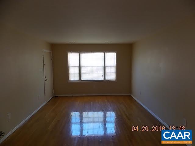 2405 Barracks Ct