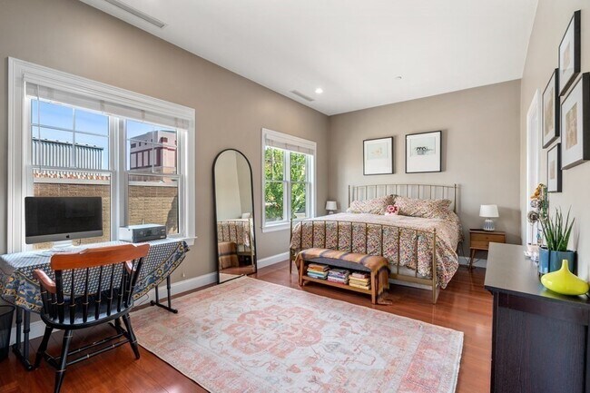 Photo - 655 E 2nd St Unidad 104