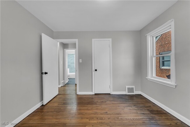 Building Photo - 2703 Hearthstone Rd