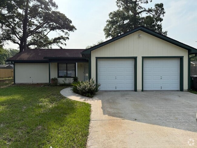 Building Photo - 302 Pinedale Dr Rental