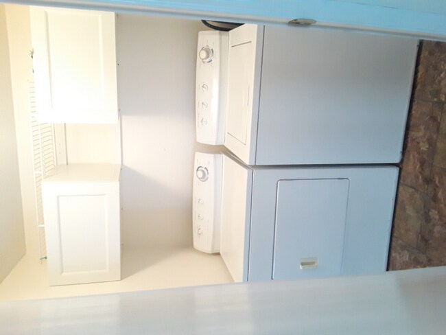 Photo - 503 Uhland Rd