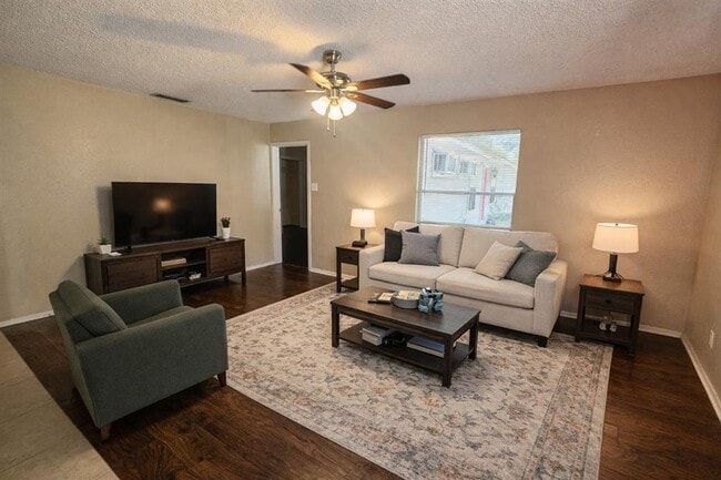 Photo - 610 Genard St