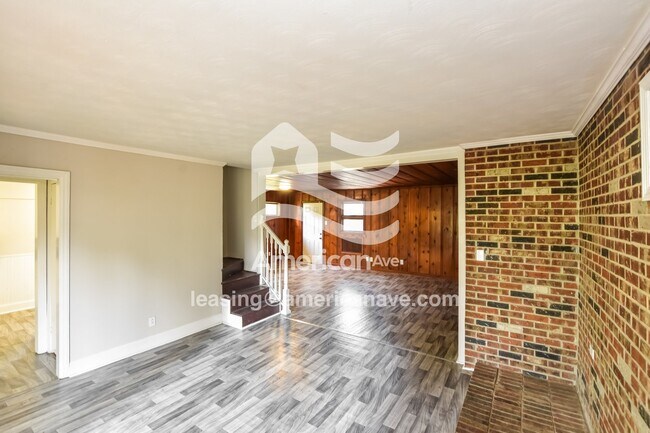 Photo - 1810 College St SE