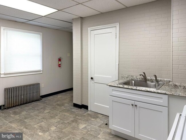 Photo - 658 Walnut St