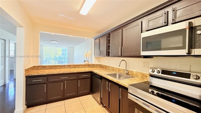 Building Photo - 1465 NE 123rd St Unit 205 Rental