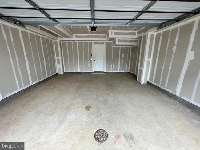 Photo - 126 Kinross Ln