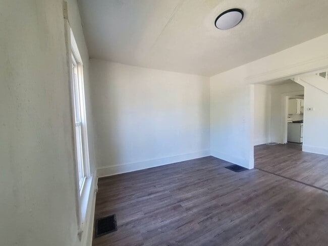 Building Photo - 7401/7311 Brinsmade Ave Unit Right-Side