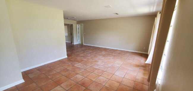 Photo - 1648 Algonquin Dr