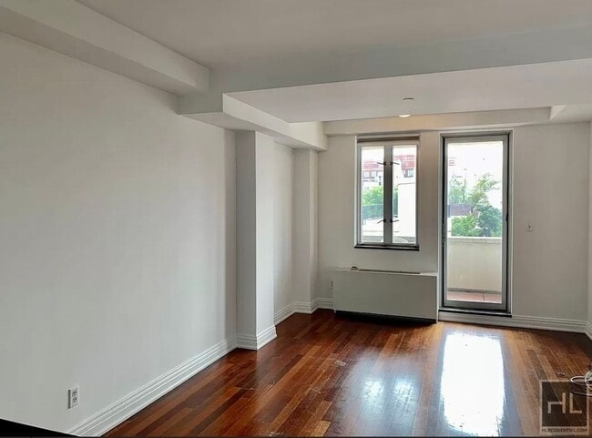 Photo - 31 AVENUE Unit 3C