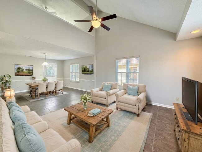 Photo - 8 Clayton Ln