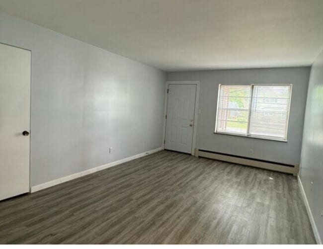 Building Photo - 2301 W Lawrence Ave