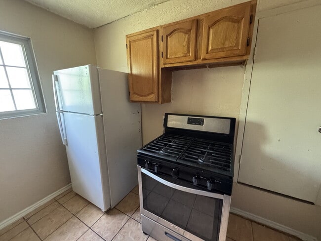 Building Photo - Fouplex Unit 3 Rental