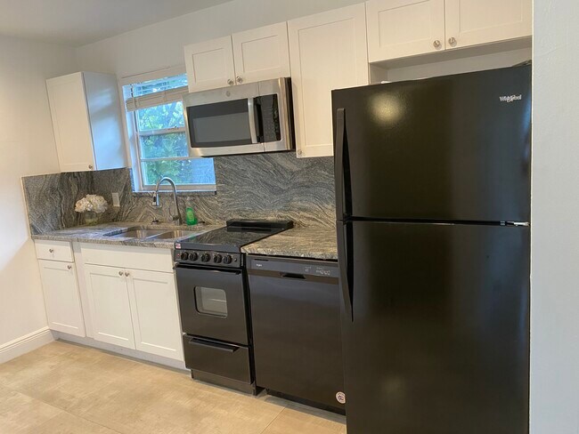 Photo - 600 Biscayne Dr Unit Flamingo park Apartment