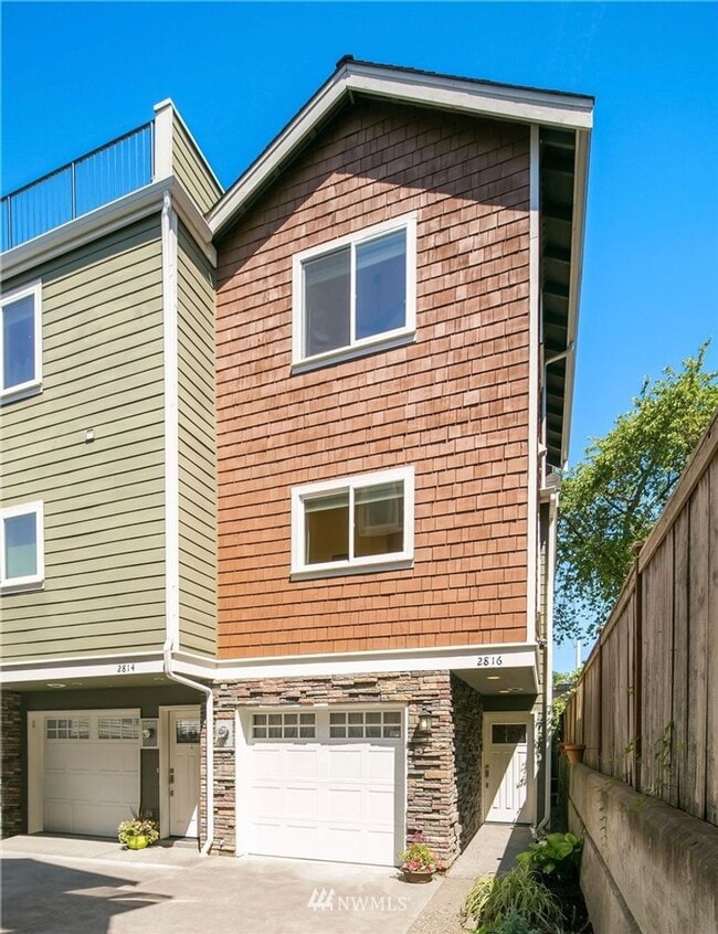 Building Photo - Central District/Madrona Townhouse