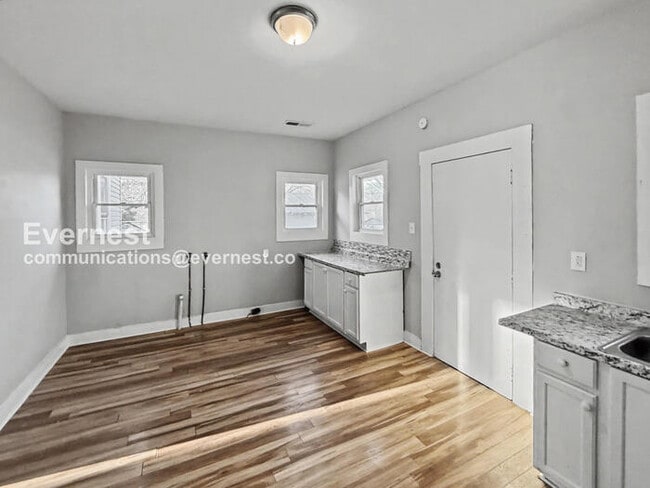 Photo - 316 School Rd