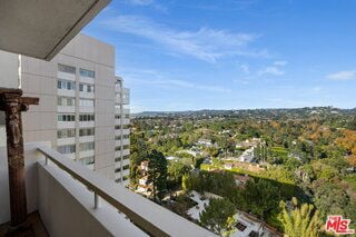 Photo - 875 Comstock Ave