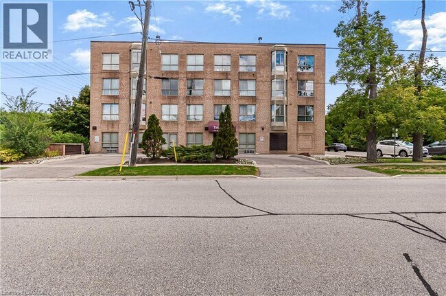 Photo - 249 Major Mackenzie Dr E Unité 106