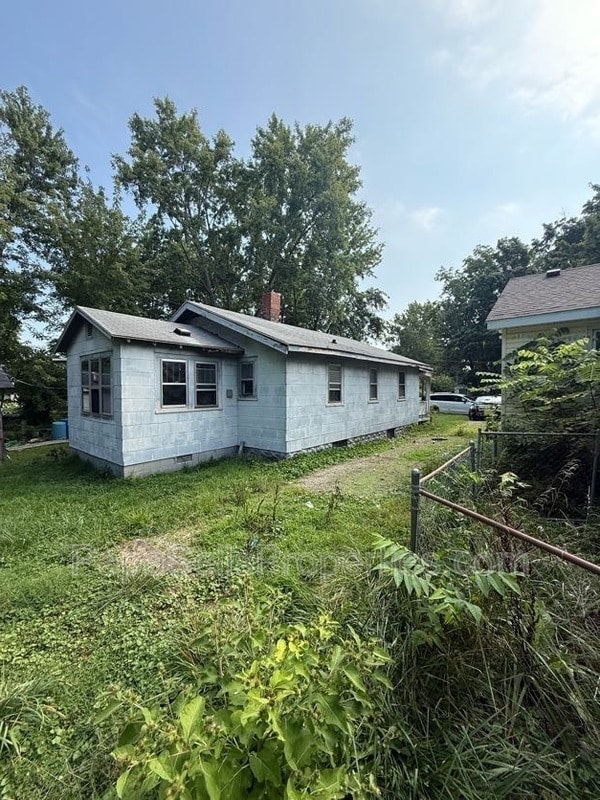 Photo - 2067 N Maple Ave