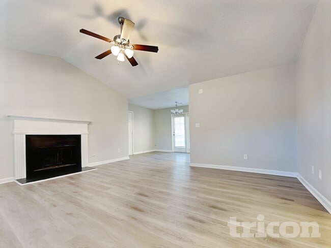 Photo - 404 Wolf Creek Ct