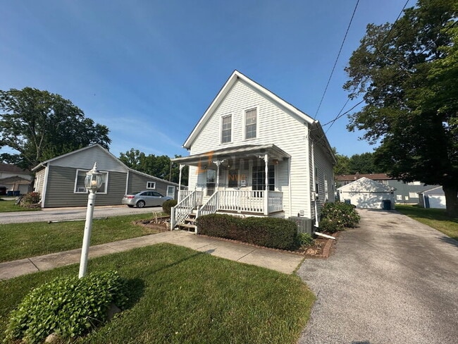 Building Photo - 203 Locust St