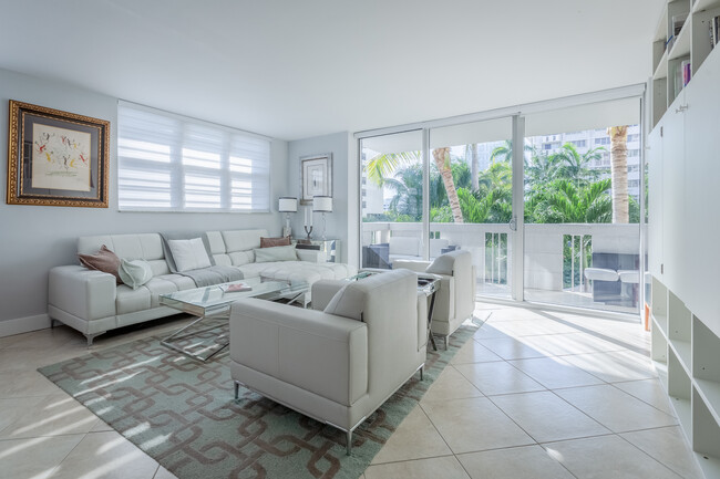 Living room - 800 West Ave Condo