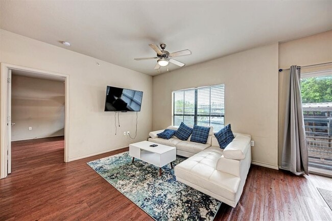 Photo - 5117 N Lamar Blvd Unidad 106