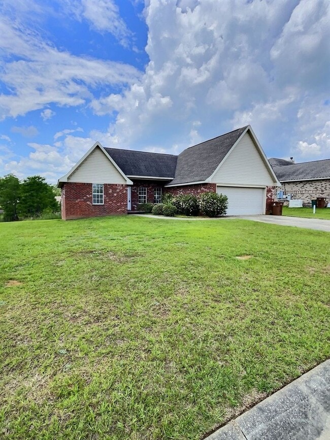 Building Photo - 3 bedroom 2 bath home located in Gulfport