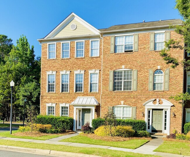 Photo - Heart of Ballantyne!  Beautiful End Unit T...