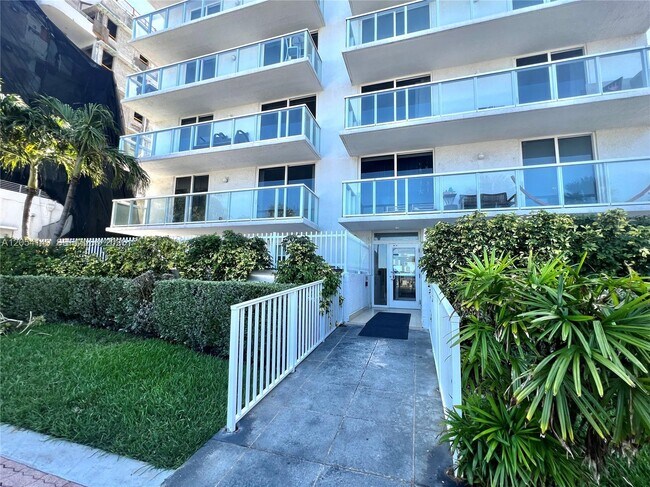 Photo - 2457 Collins Ave Unit 402