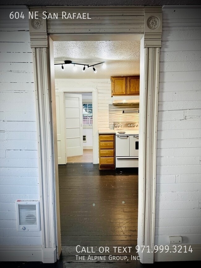 Photo - 604 NE San Rafael St