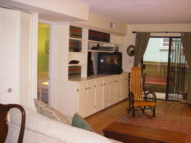 Living room with furniture - 1320 21st St NW Unit 106