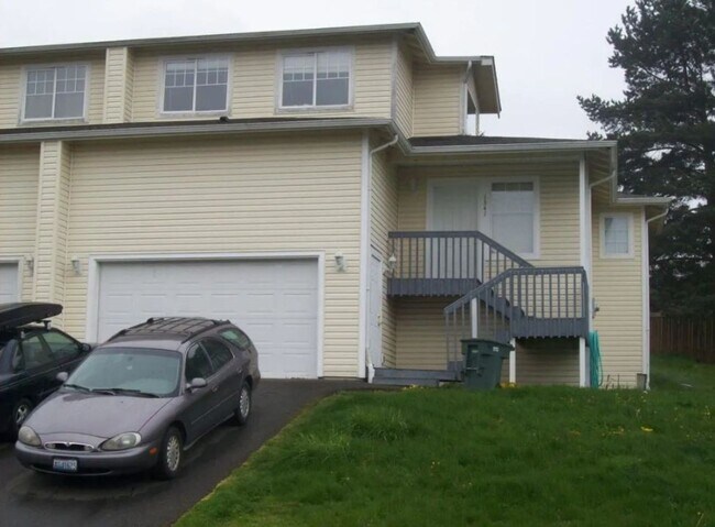 Photo - Preleasing, 4 Bedroom Townhouse just minut...