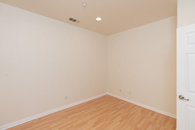 Photo - 2656 Escala Cir