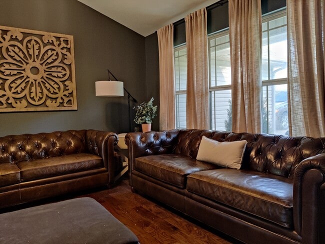 Photo - 22 Lyndhurst Dr