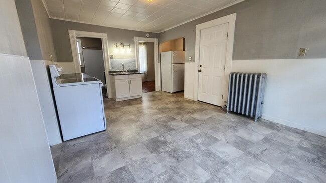 26 Pleasant St Unit 2 bedroom, utilities incl