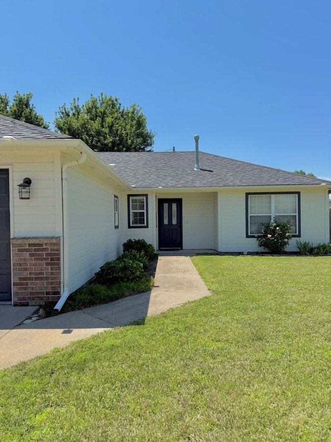 Photo - Spacious Home in Prime Manhattan Location ...