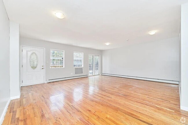 Building Photo - 701 Jefferson Ave Unit 2 Rental
