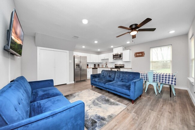 Photo - 11610 Danford Ln Unit B