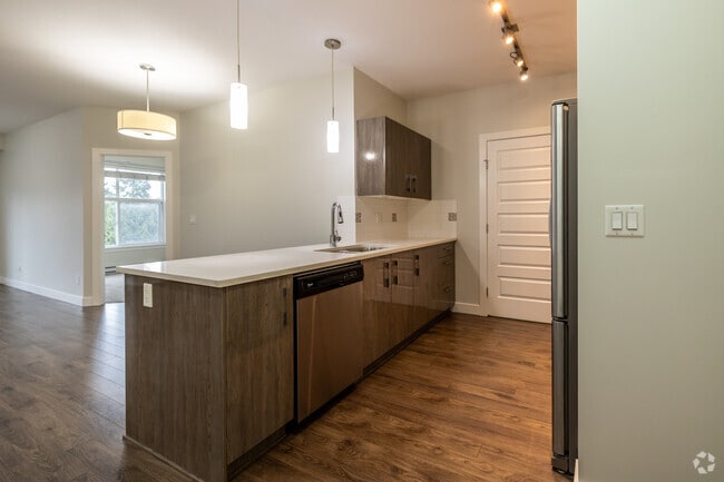 2BR, 2BA + Den — 1050SF -