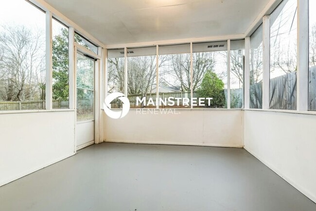 Photo - 3 Bedroom Pet-Friendly Home in Stone Mountain, GA with Main Street Renewal
