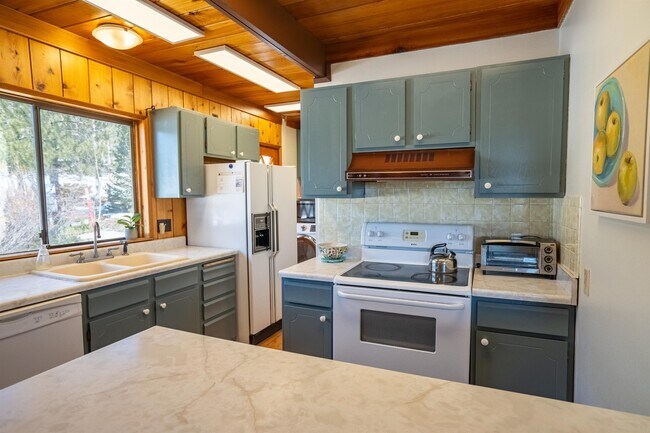 Photo - 18850 Fir Dr