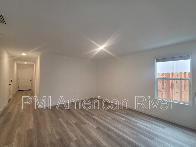 Photo - 7433 Penfield Dr