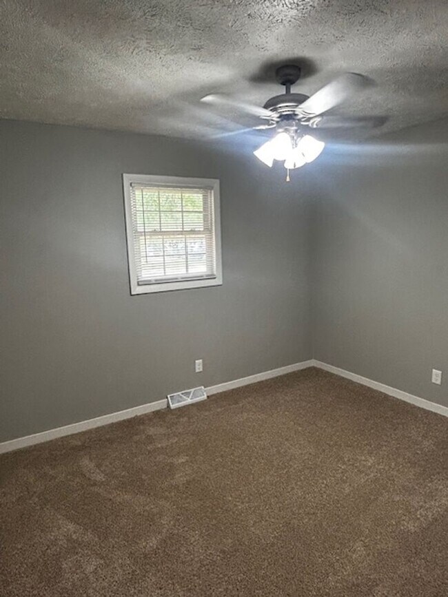 Photo - 27 Nottingham Dr