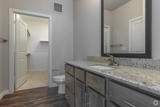 2BR, 2BA - 1,009SF - Primary Bathroom