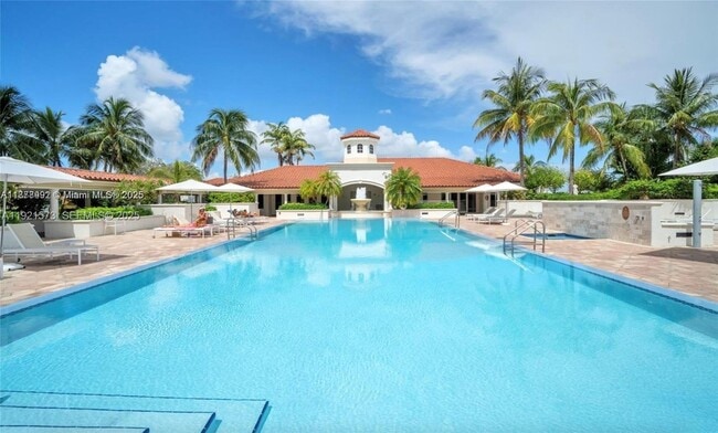 Building Photo - 20000 E Country Club Dr Unit 1207