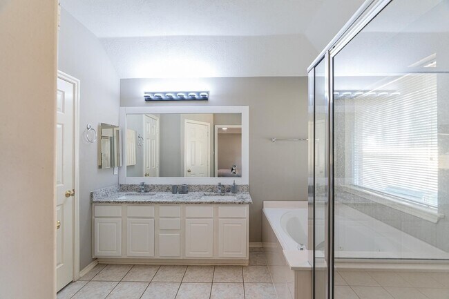 Photo - 46 S Wynnoak Cir