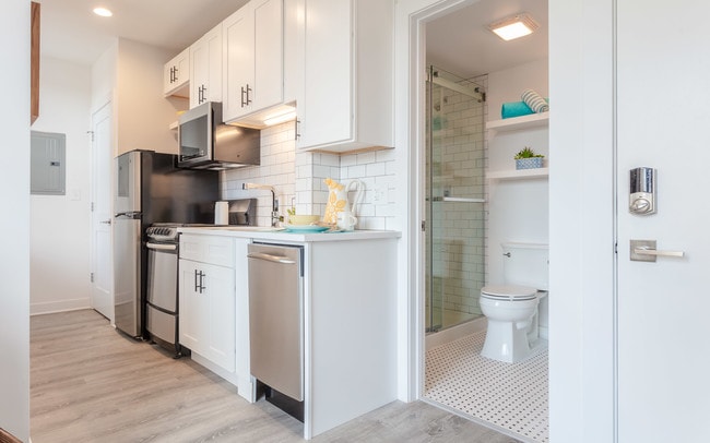Photo - 851 W Montrose Avenue
