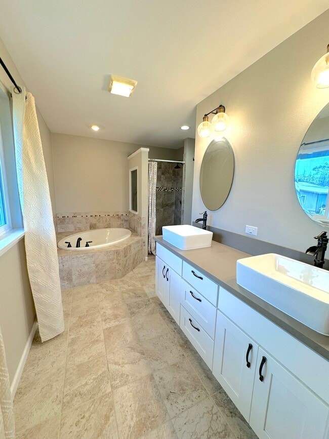 Photo - 15-2067-2067 28th Ave